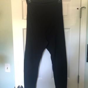 Black maternity leggings, size XL.